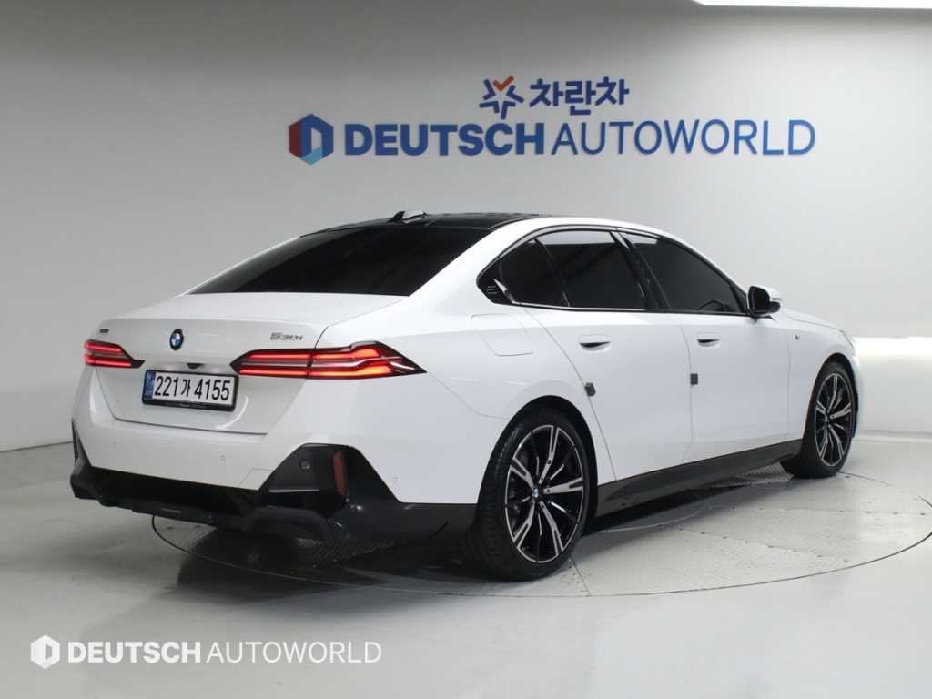 BMW 5시리즈 5시리즈 (G60) 530i xDrive M 스포츠 이미지 2
