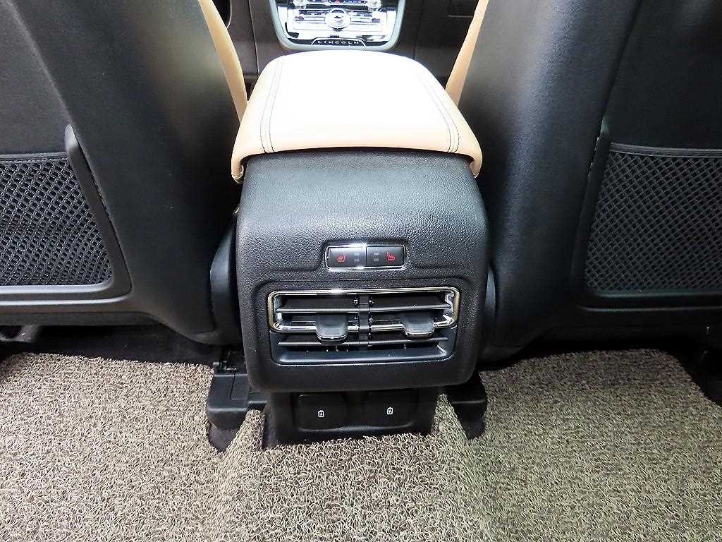 링컨 코세어 2.0 리저브 AWD 이미지 16