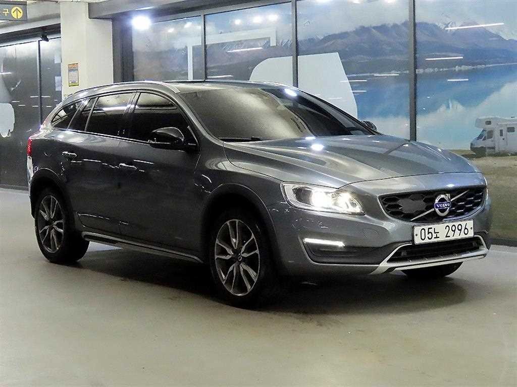 볼보 V60 V60 크로스컨트리 2.0 D4 이미지 1