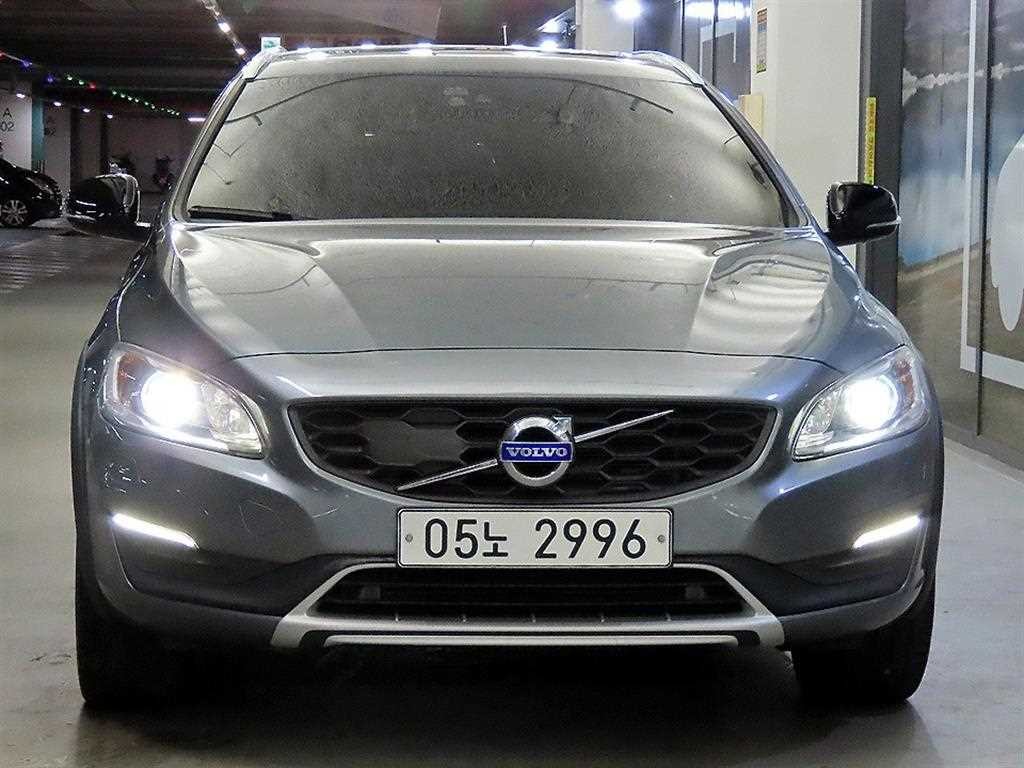 볼보 V60 V60 크로스컨트리 2.0 D4 이미지 2