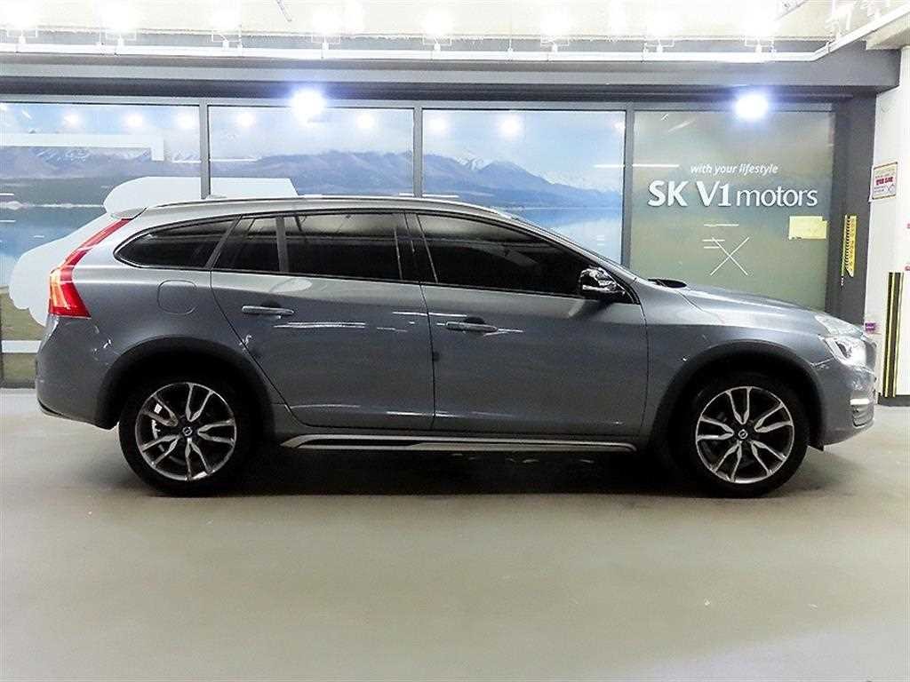 볼보 V60 V60 크로스컨트리 2.0 D4 이미지 3