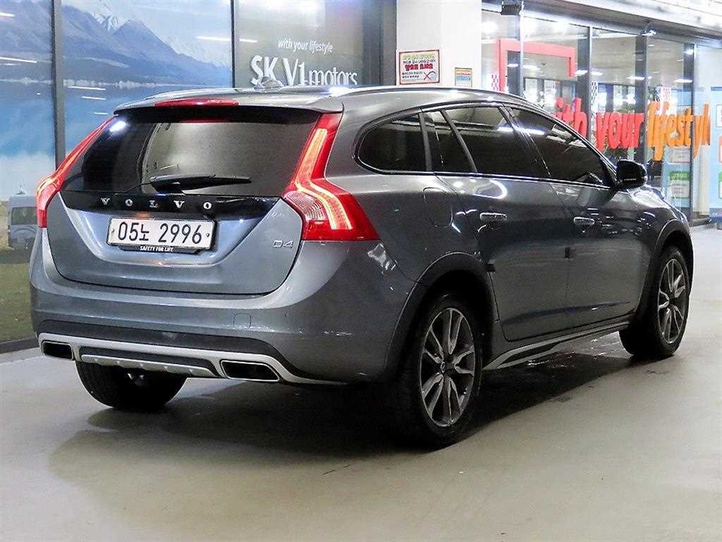 볼보 V60 V60 크로스컨트리 2.0 D4 이미지 4