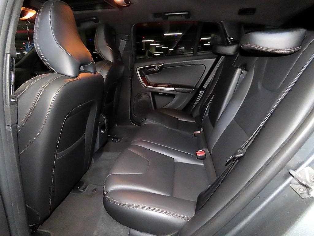 볼보 V60 V60 크로스컨트리 2.0 D4 이미지 7