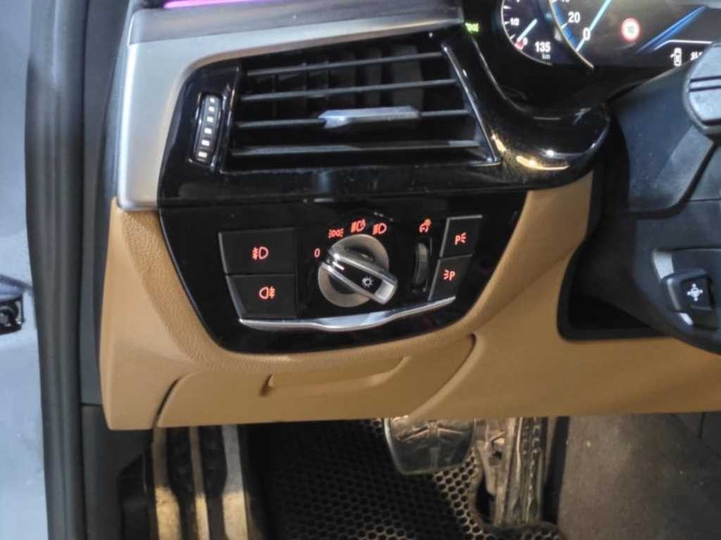 BMW 5시리즈 5시리즈 (G30) 520d xDrive M 스포츠 플러스 이미지 13