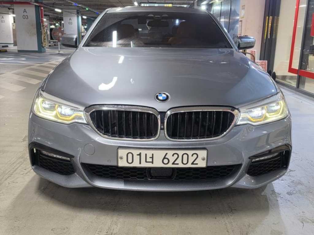 BMW 5시리즈 5시리즈 (G30) 520d xDrive M 스포츠 플러스 이미지 2
