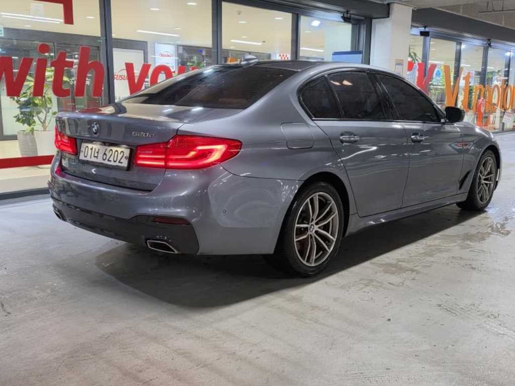 BMW 5시리즈 5시리즈 (G30) 520d xDrive M 스포츠 플러스 이미지 4