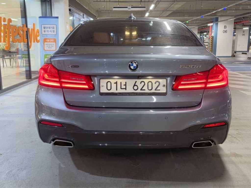 BMW 5시리즈 5시리즈 (G30) 520d xDrive M 스포츠 플러스 이미지 5