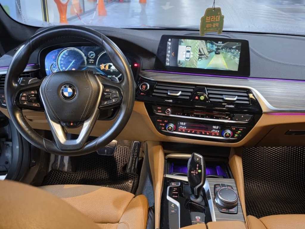 BMW 5시리즈 5시리즈 (G30) 520d xDrive M 스포츠 플러스 이미지 6