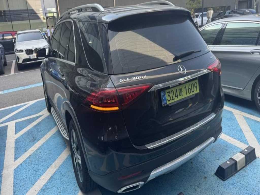 벤츠 GLE 클래스 GLE 클래스 W167 GLE 300d 4MATIC 이미지 3