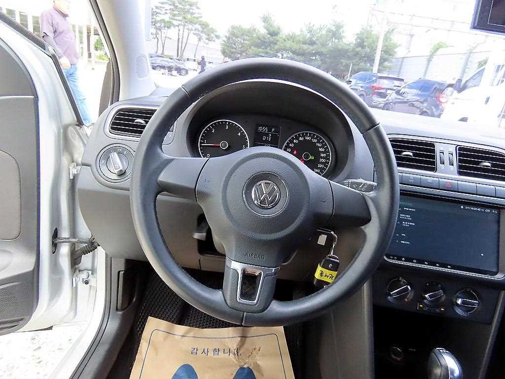 폭스바겐 폴로 1.6 TDI R-LINE 이미지 8