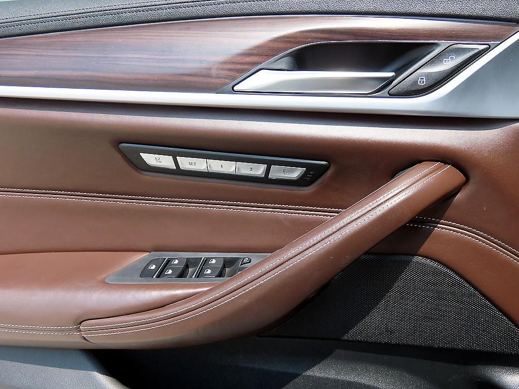 BMW 5시리즈 5시리즈 (G30) 530i xDrive M 스포츠 플러스 이미지 12