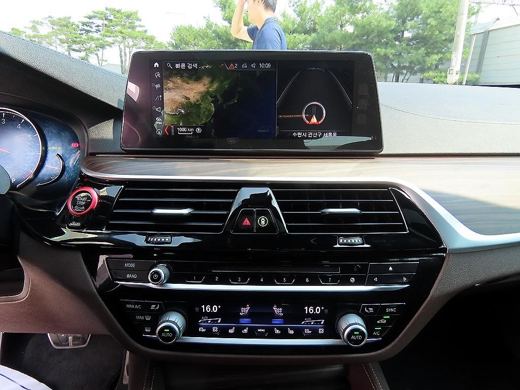 BMW 5시리즈 5시리즈 (G30) 530i xDrive M 스포츠 플러스 이미지 14
