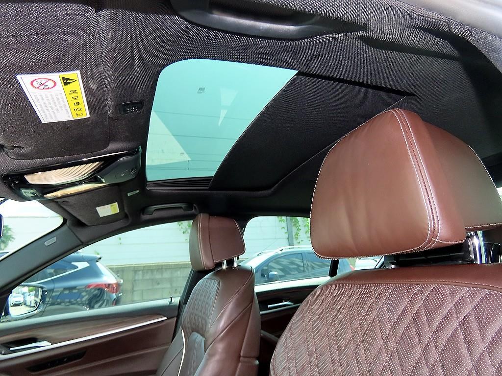 BMW 5시리즈 5시리즈 (G30) 530i xDrive M 스포츠 플러스 이미지 17