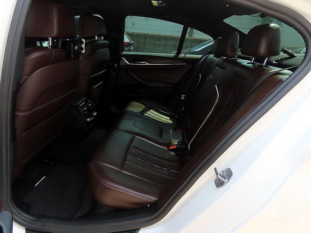 BMW 5시리즈 5시리즈 (G30) 530i xDrive M 스포츠 플러스 이미지 6