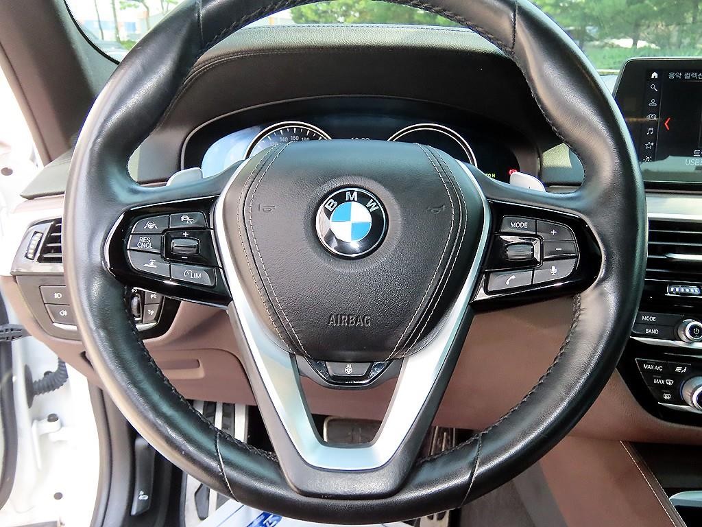 BMW 5시리즈 5시리즈 (G30) 530i xDrive M 스포츠 플러스 이미지 8