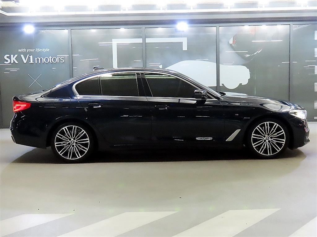 BMW 5시리즈 5시리즈 (G30) 530i M 스포츠 플러스 이미지 3