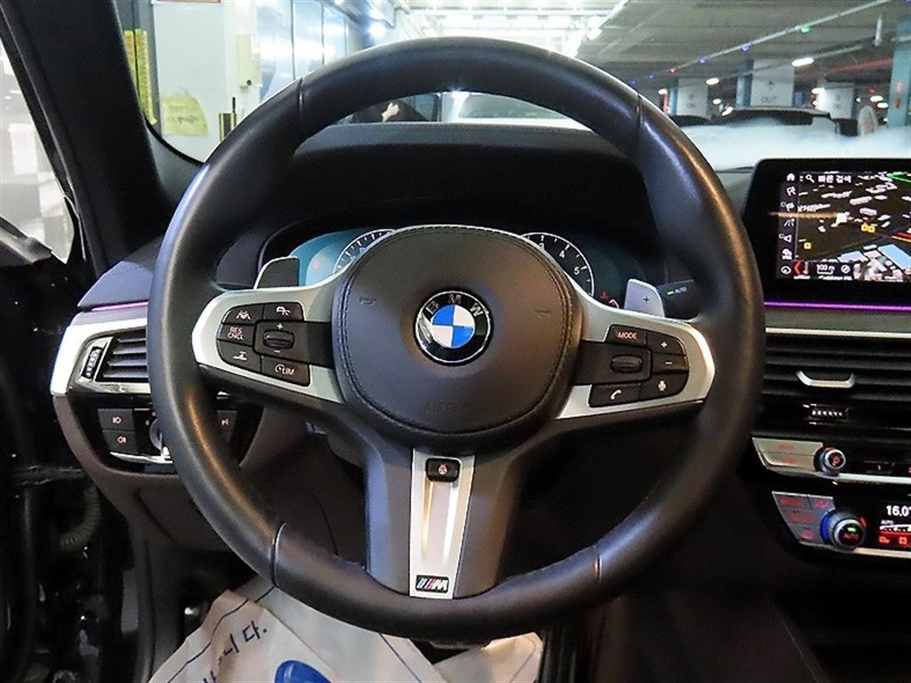 BMW 5시리즈 5시리즈 (G30) 530i M 스포츠 플러스 이미지 8