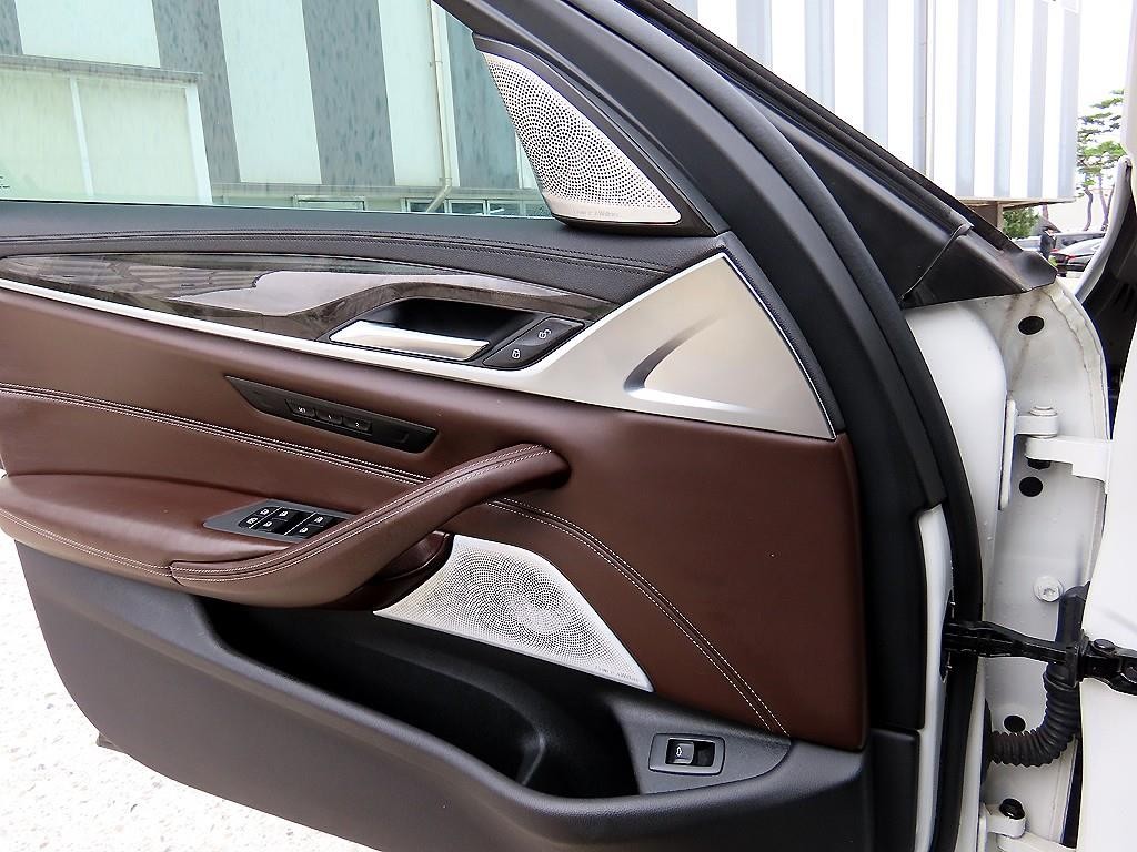BMW 5시리즈 5시리즈 (G30) 540i xDrive M 스포츠 플러스 이미지 12