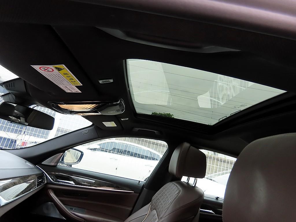 BMW 5시리즈 5시리즈 (G30) 540i xDrive M 스포츠 플러스 이미지 17