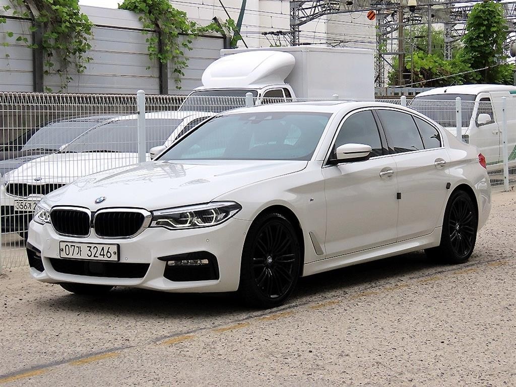 BMW 5시리즈 5시리즈 (G30) 540i xDrive M 스포츠 플러스 이미지 2