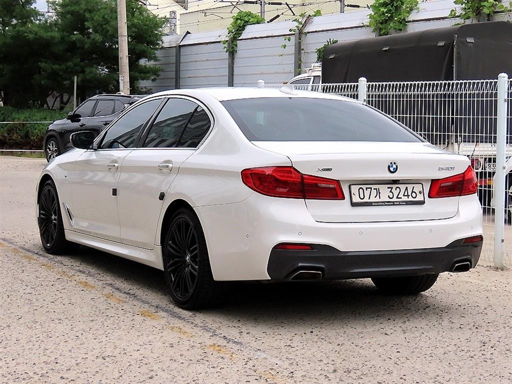 BMW 5시리즈 5시리즈 (G30) 540i xDrive M 스포츠 플러스 이미지 3
