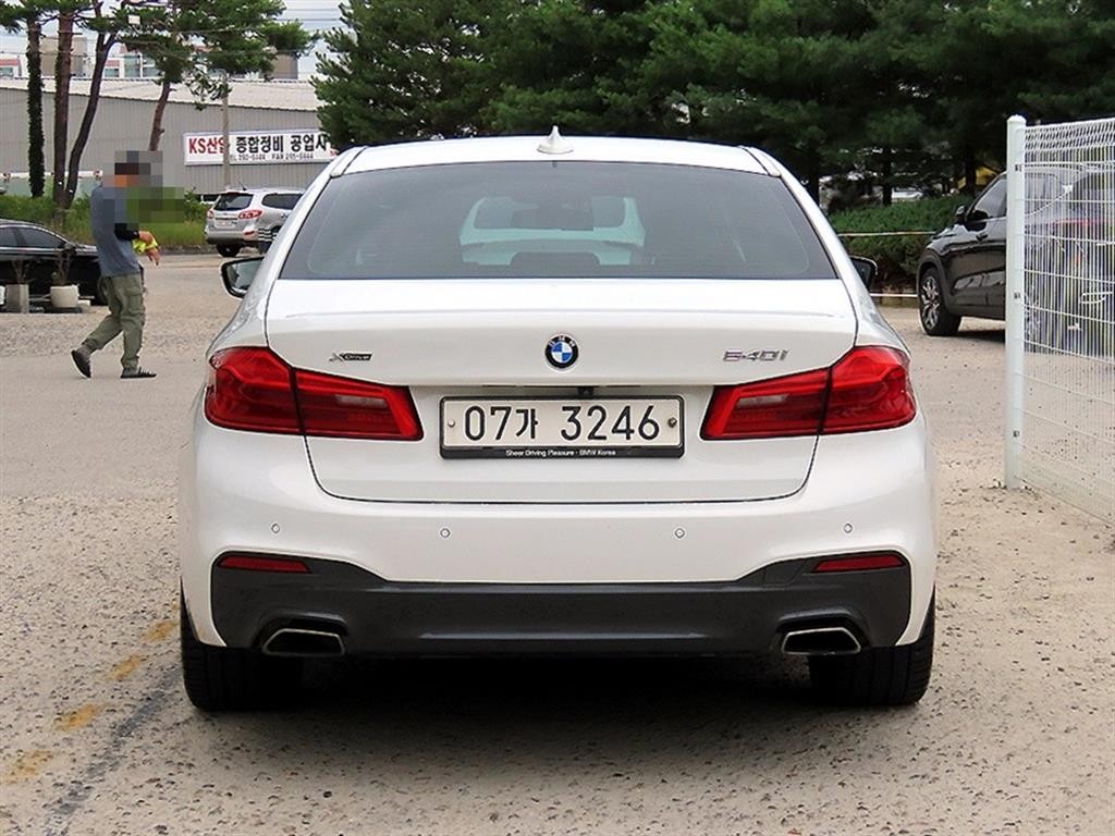 BMW 5시리즈 5시리즈 (G30) 540i xDrive M 스포츠 플러스 이미지 4