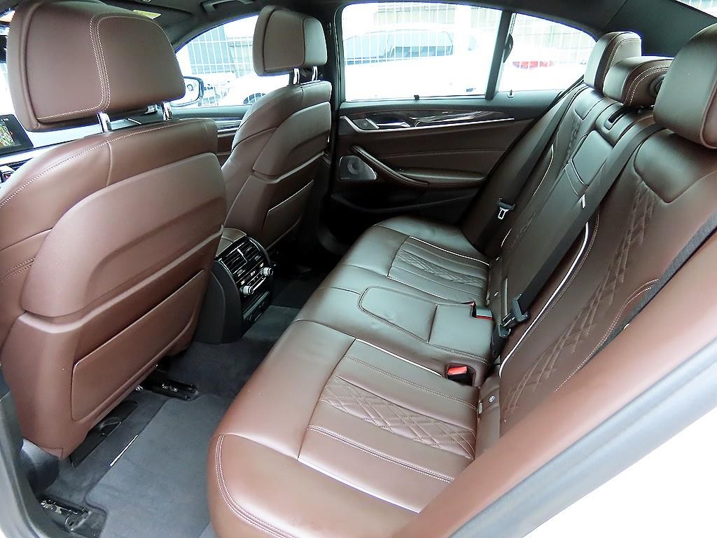 BMW 5시리즈 5시리즈 (G30) 540i xDrive M 스포츠 플러스 이미지 6