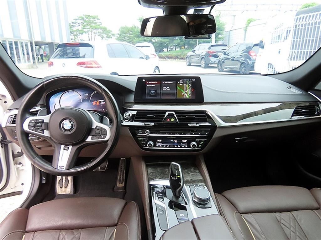 BMW 5시리즈 5시리즈 (G30) 540i xDrive M 스포츠 플러스 이미지 7