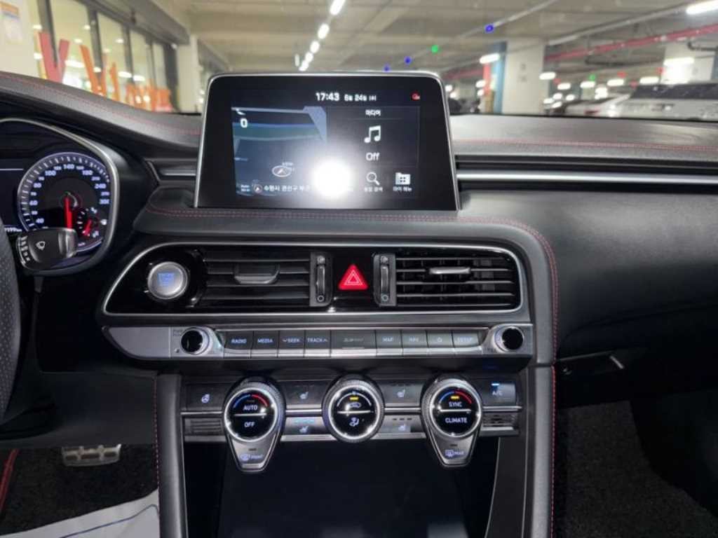 제네시스 G70 3.3T 스포츠 AWD 슈프림 이미지 10