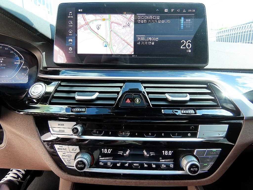 BMW 5시리즈 5시리즈 (G30) 530e M 스포츠 이미지 13