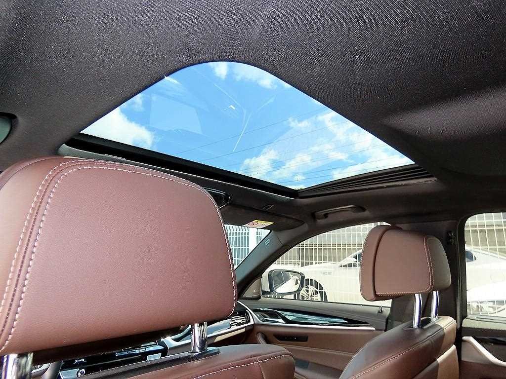 BMW 5시리즈 5시리즈 (G30) 530e M 스포츠 이미지 17