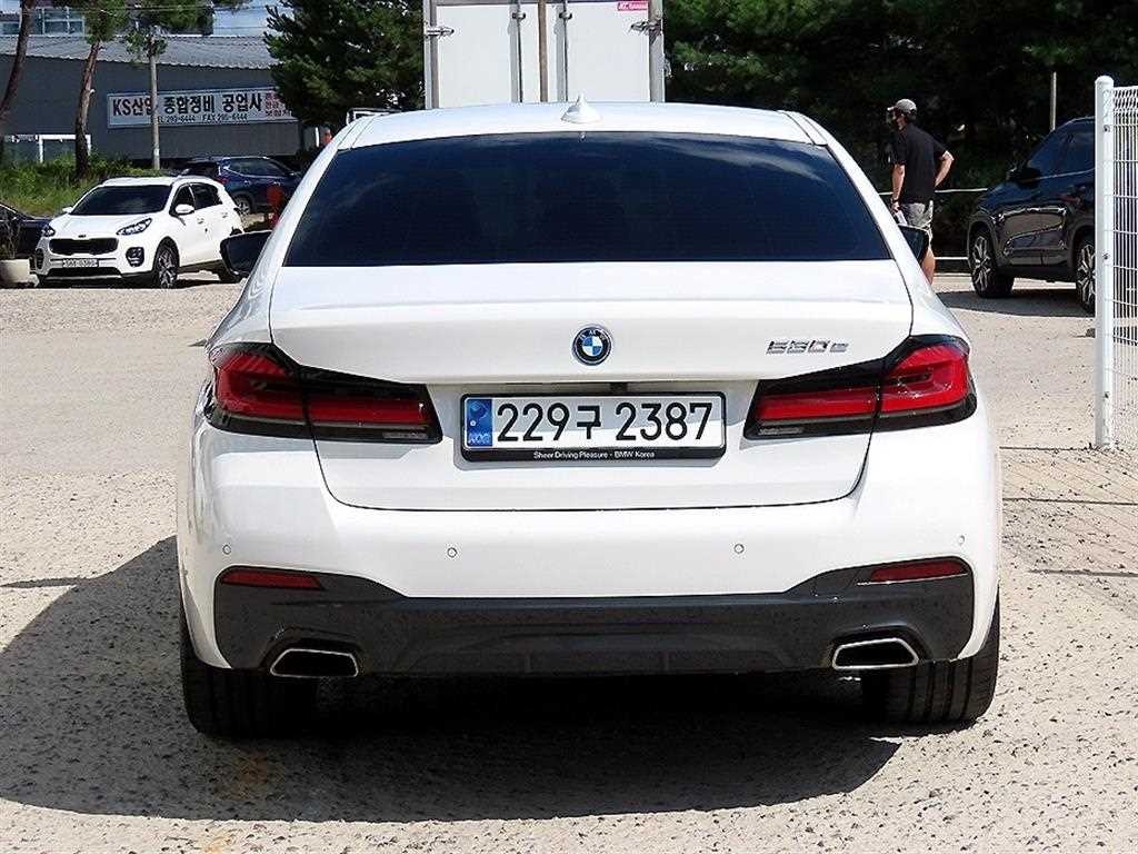 BMW 5시리즈 5시리즈 (G30) 530e M 스포츠 이미지 4