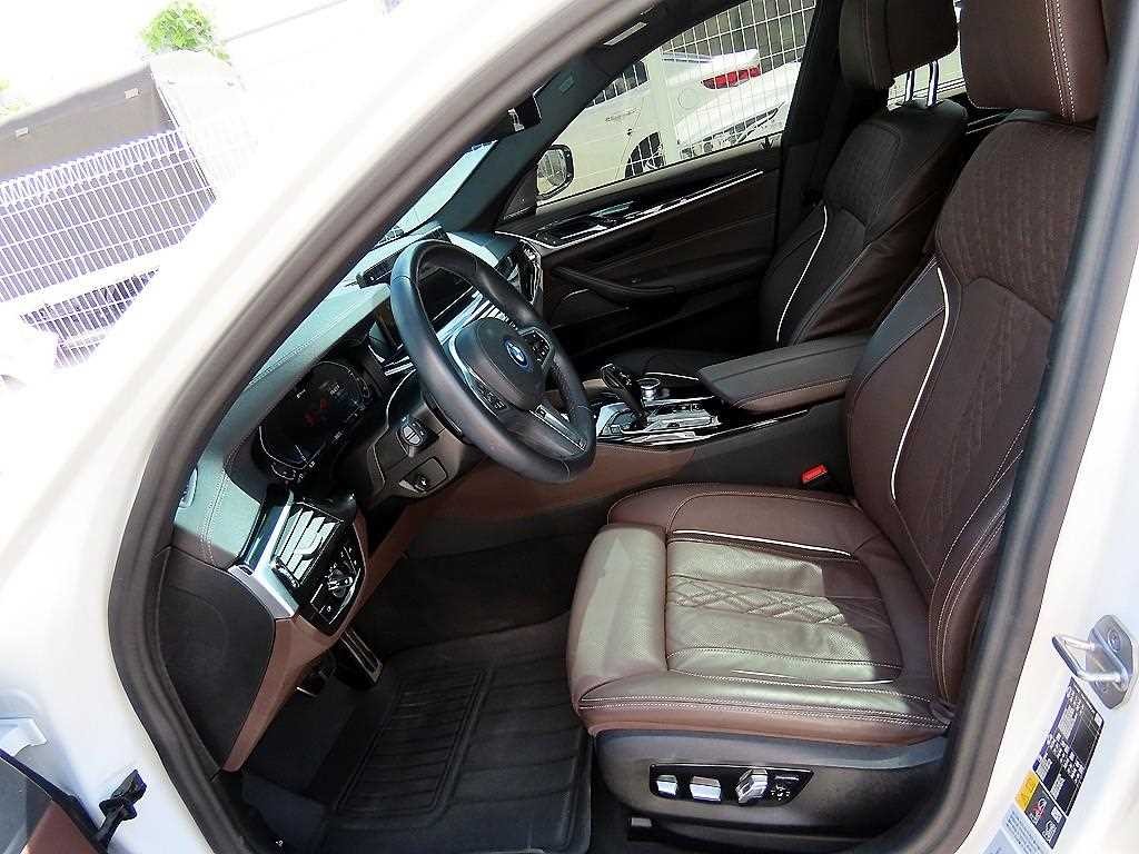 BMW 5시리즈 5시리즈 (G30) 530e M 스포츠 이미지 5