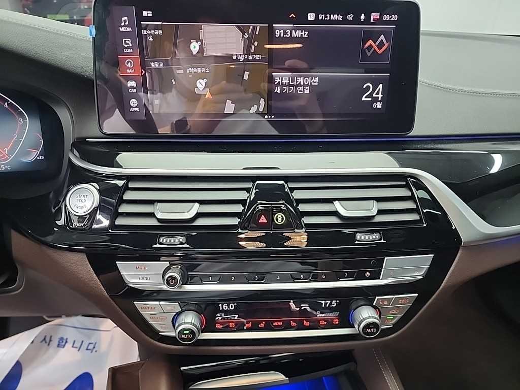 BMW 5시리즈 5시리즈 (G30) 530i xDrive M 스포츠 플러스 이미지 10
