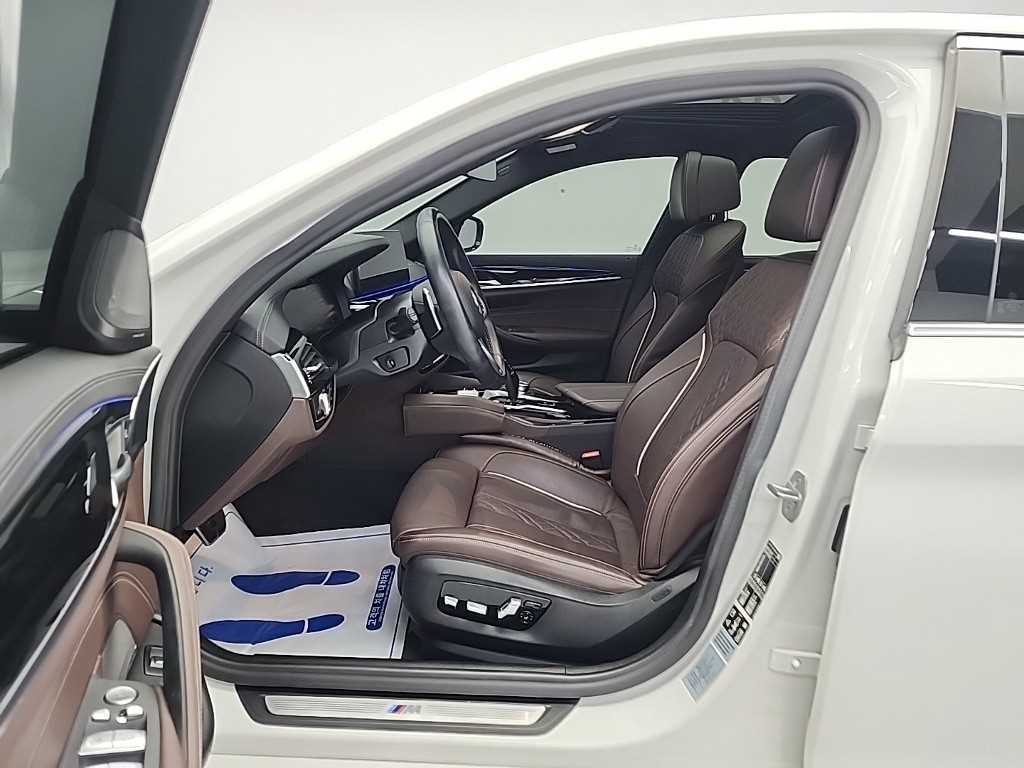 BMW 5시리즈 5시리즈 (G30) 530i xDrive M 스포츠 플러스 이미지 11