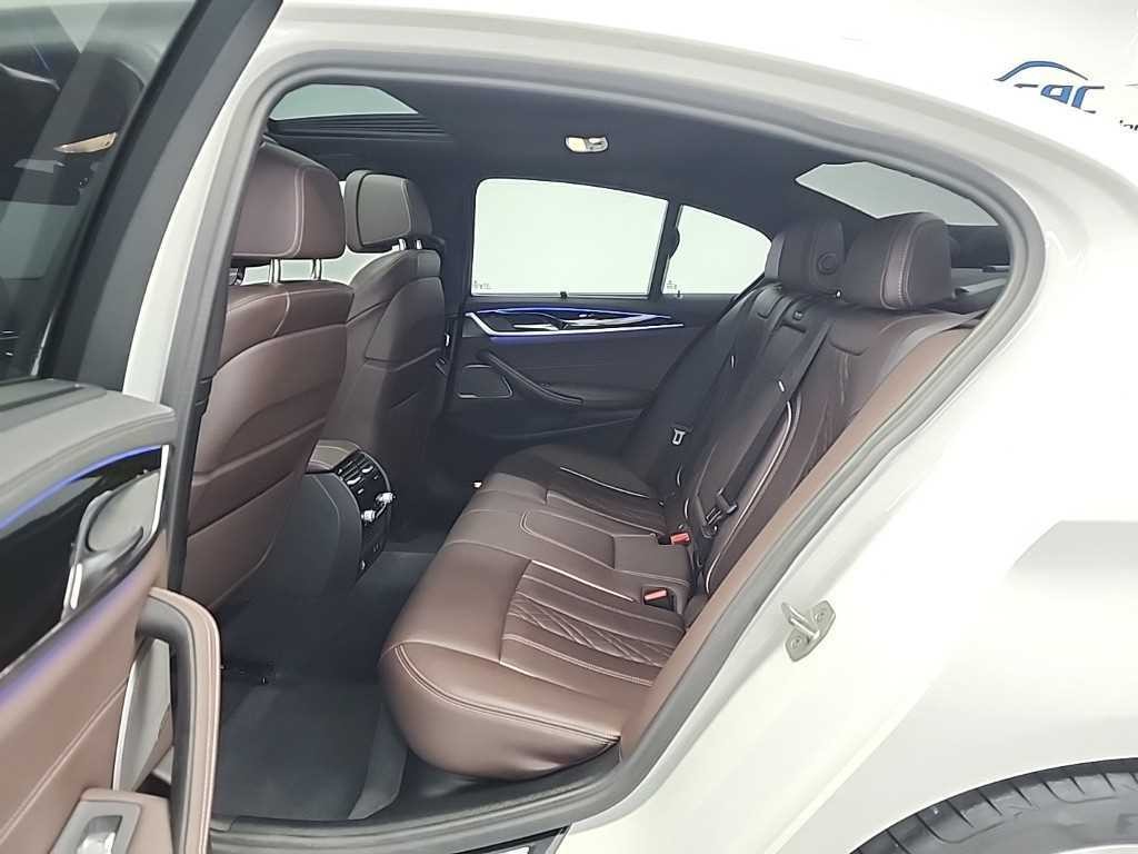 BMW 5시리즈 5시리즈 (G30) 530i xDrive M 스포츠 플러스 이미지 12
