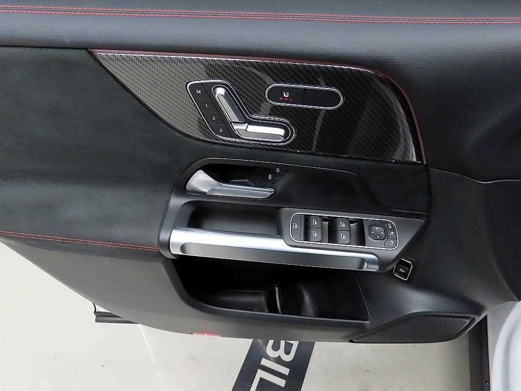 벤츠 GLB 클래스 GLB클래스 X247 AMG GLB 35 4MATIC 이미지 11
