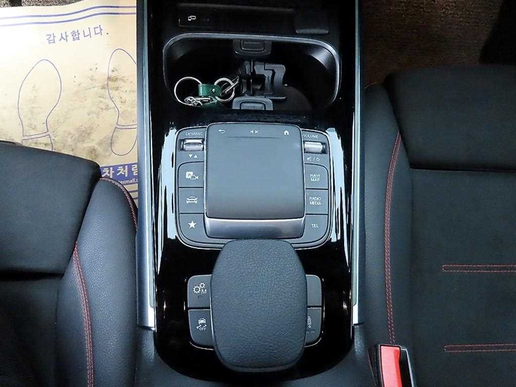 벤츠 GLB 클래스 GLB클래스 X247 AMG GLB 35 4MATIC 이미지 12
