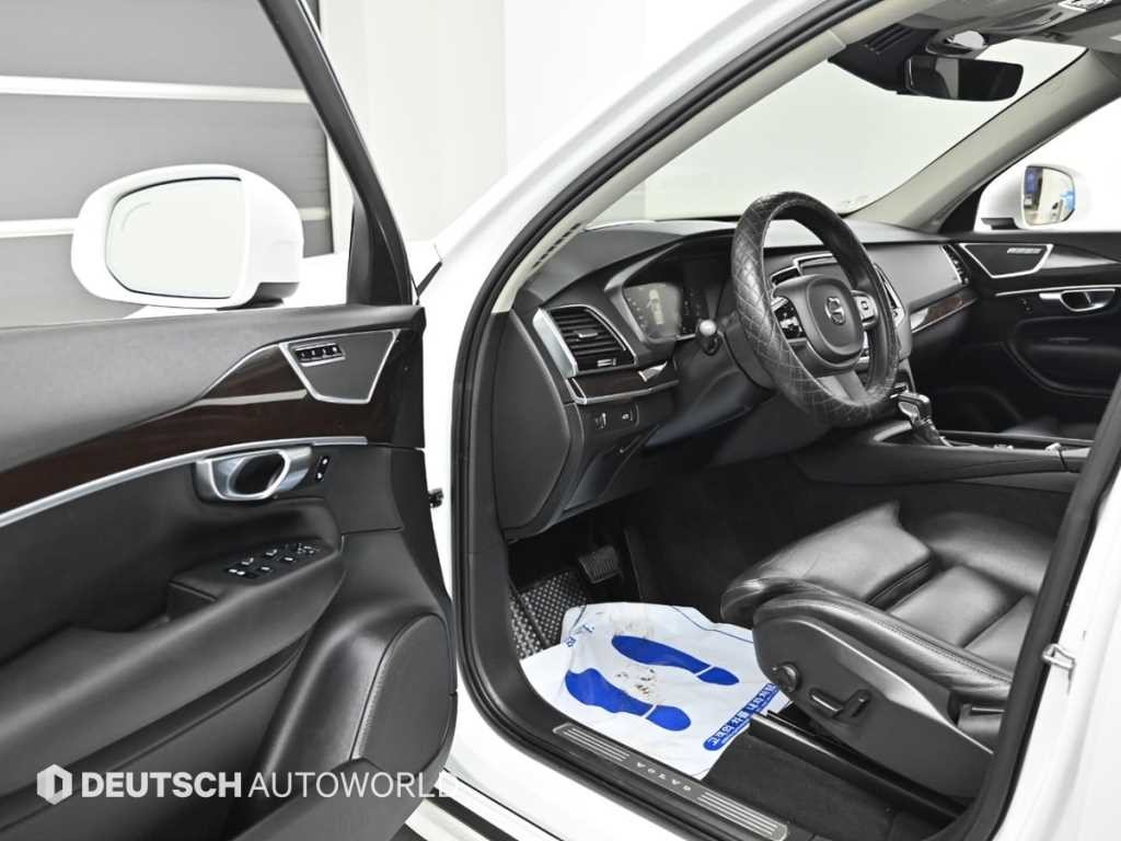 볼보 XC90 XC90 2세대 2.0 D5 AWD 모멘텀 이미지 11