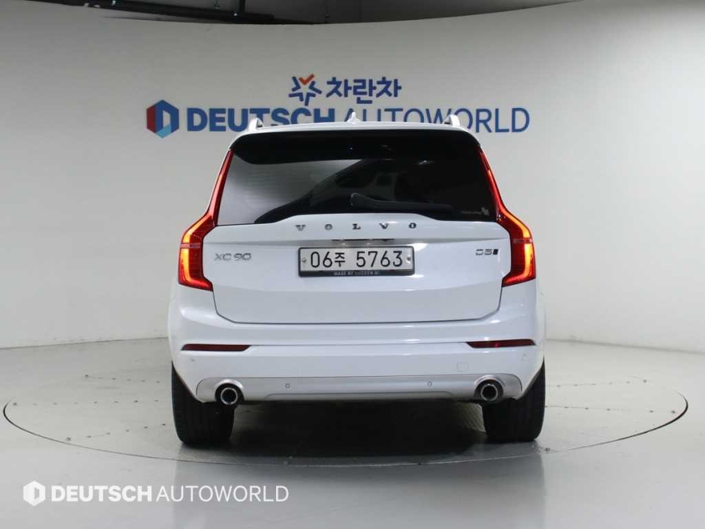 볼보 XC90 XC90 2세대 2.0 D5 AWD 모멘텀 이미지 4