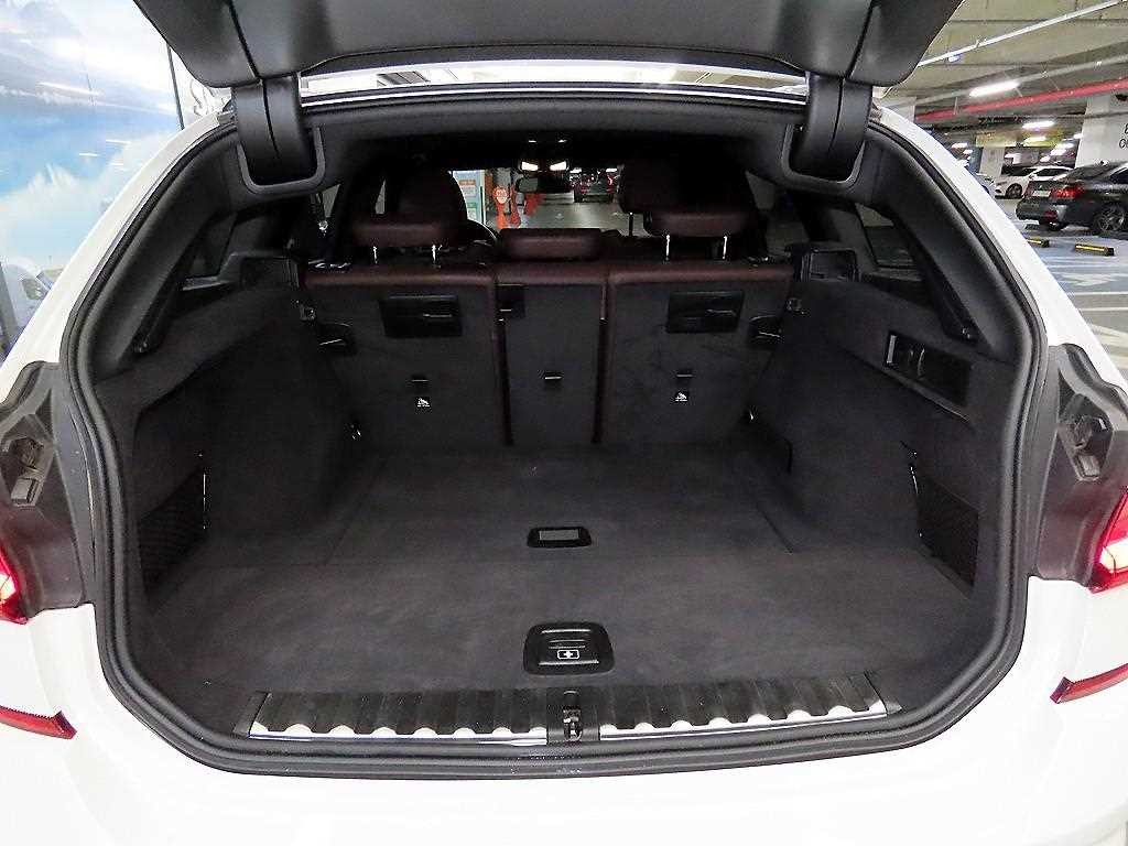 BMW 3시리즈 3시리즈 (G20) 320i 투어링 M 스포츠 이미지 17