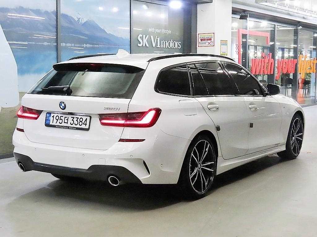 BMW 3시리즈 3시리즈 (G20) 320i 투어링 M 스포츠 이미지 4