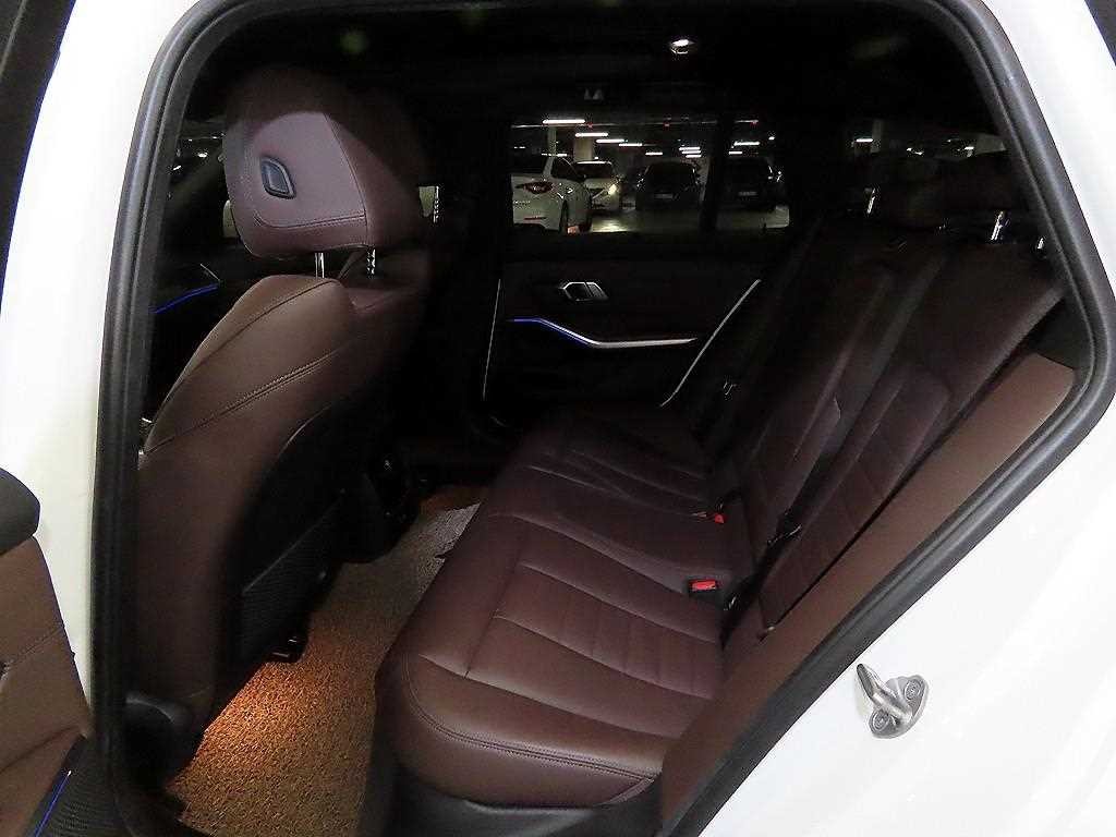 BMW 3시리즈 3시리즈 (G20) 320i 투어링 M 스포츠 이미지 7