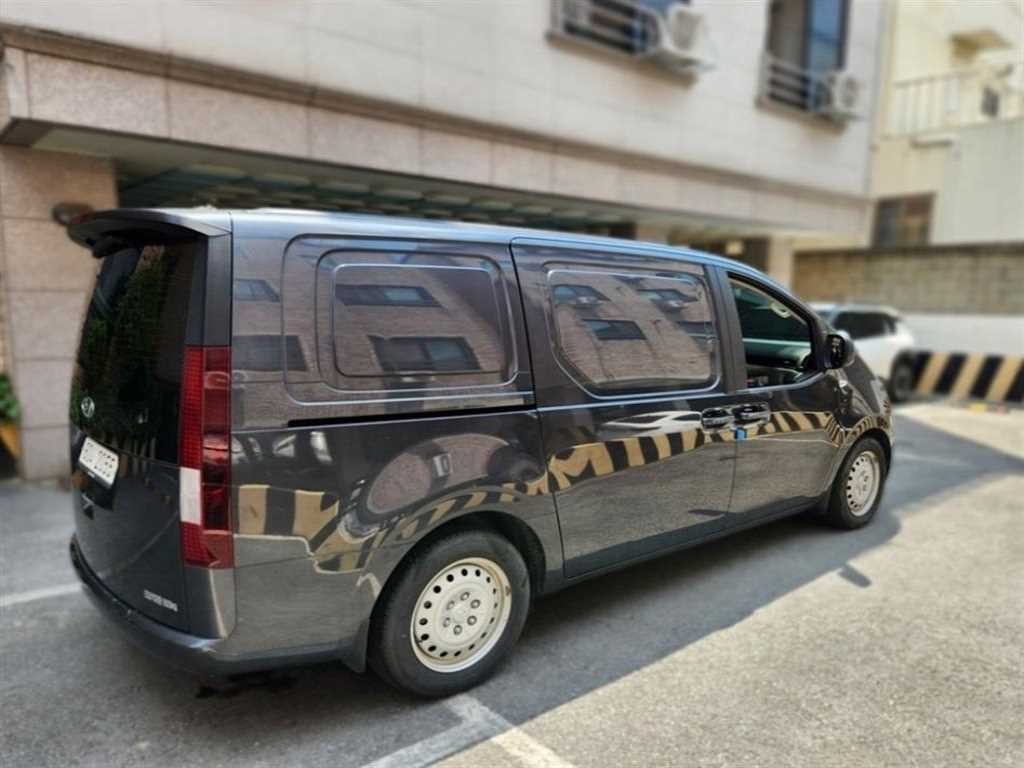 현대 스타리아 2WD 디젤 카고 스마트 3인승 이미지 4