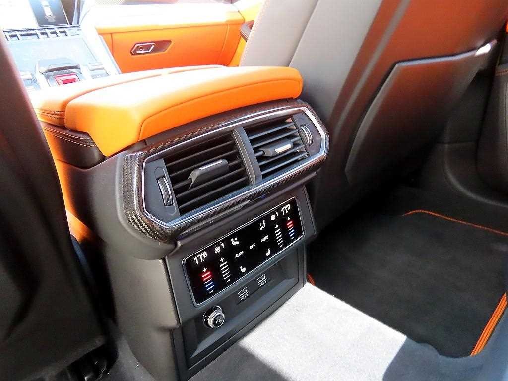람보르기니 우루스 4.0 V8 이미지 15
