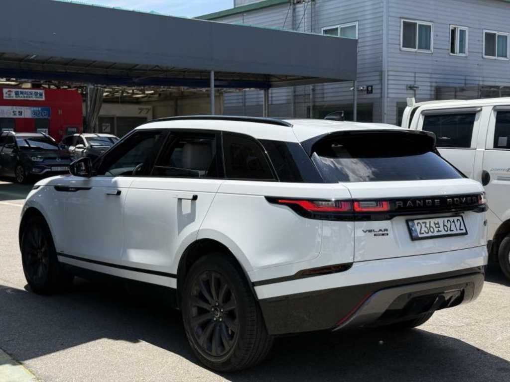 랜드로버 레인지로버 벨라 2.0 D240 R-다이나믹 SE 이미지 5
