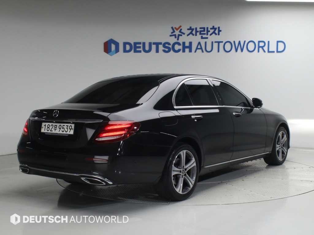벤츠 E 클래스 E-클래스 W213 E220d 아방가르드 이미지 4