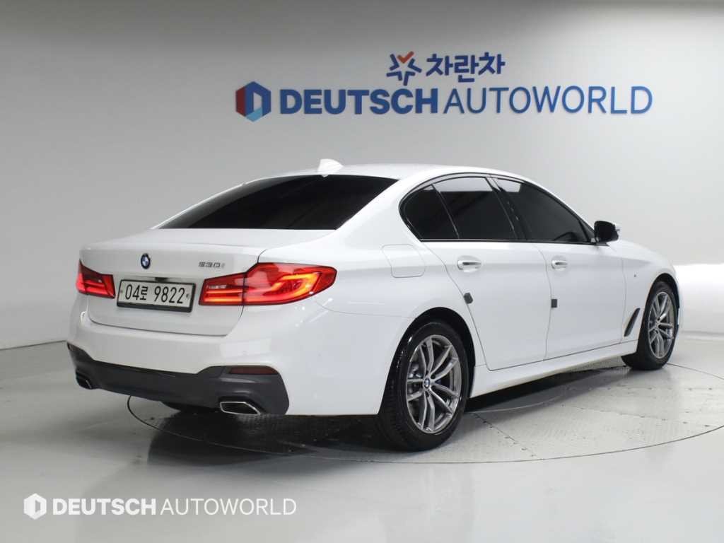 BMW 5시리즈 5시리즈 (G30) 530i M 스포츠 플러스 이미지 3