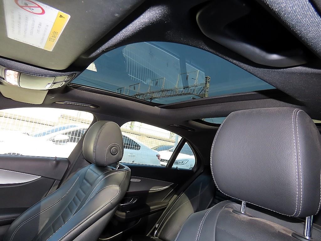 벤츠 E 클래스 E-클래스 W213 E300 아방가르드 이미지 17