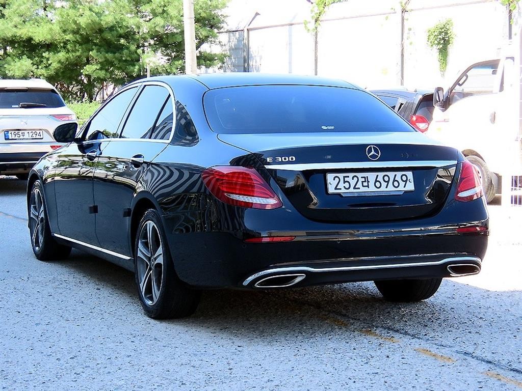 벤츠 E 클래스 E-클래스 W213 E300 아방가르드 이미지 3